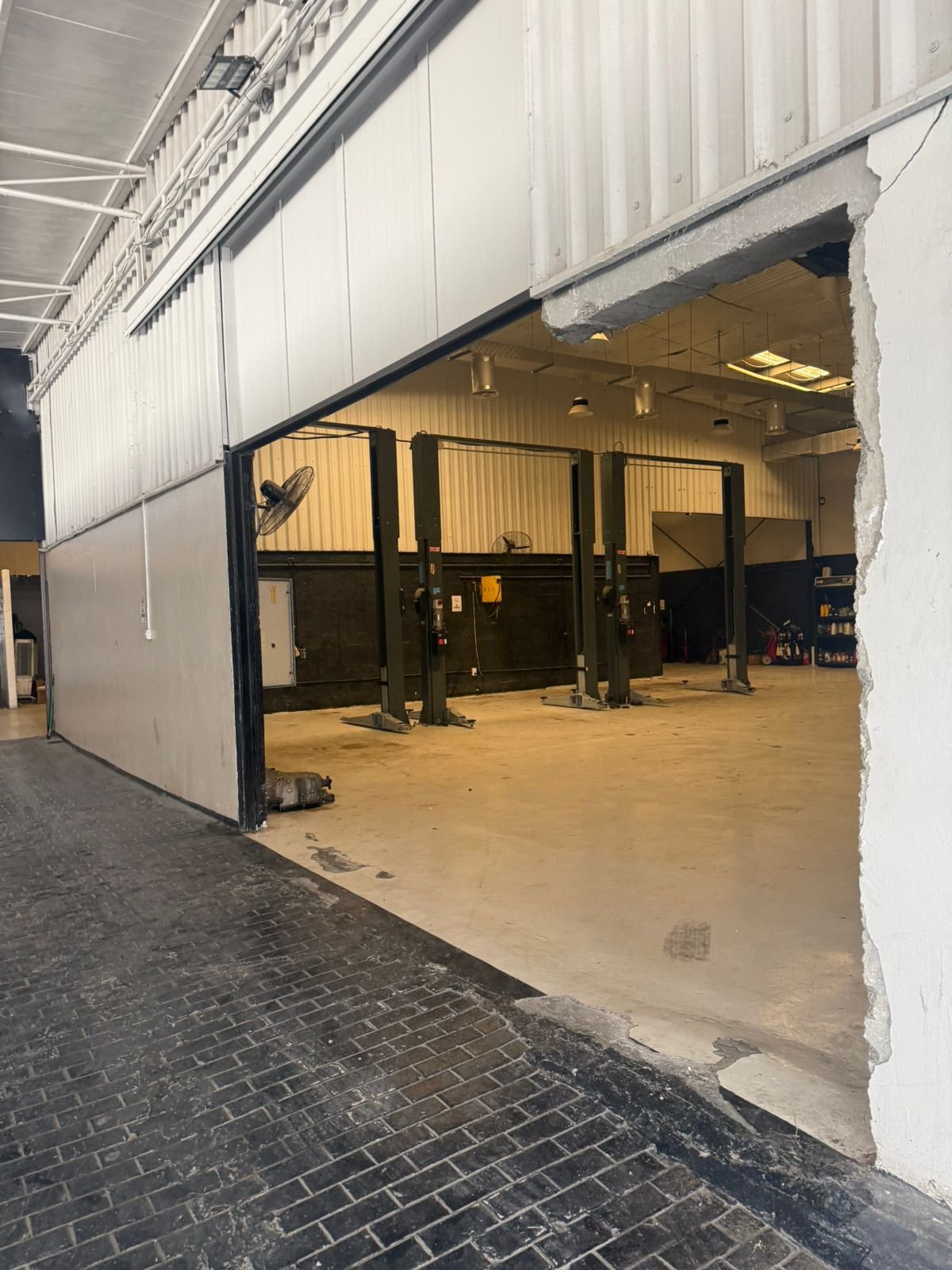 15000 Sq. FT Independent Warehouse in Al Quoz Industrial Area 1