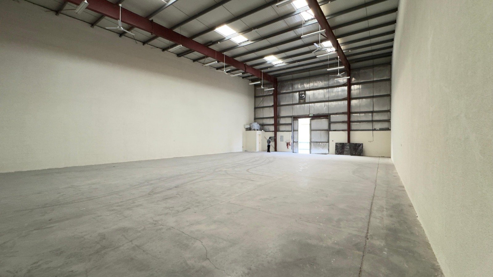 3,650 Sq. FT Warehouse for Rent in DIP