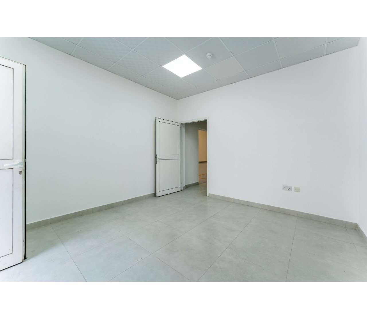 5,569 Sq. FT Commercial Warehouse in NIP