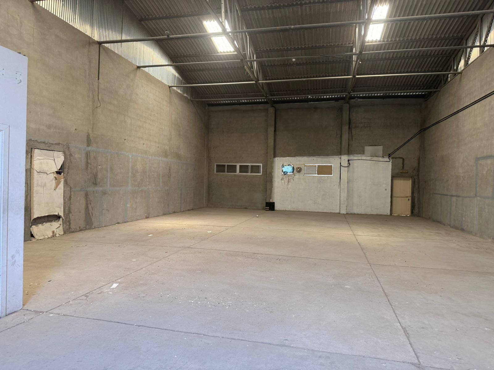 2800 Sq. FT Commercial Warehouse for rent in Ras Al Khor 2