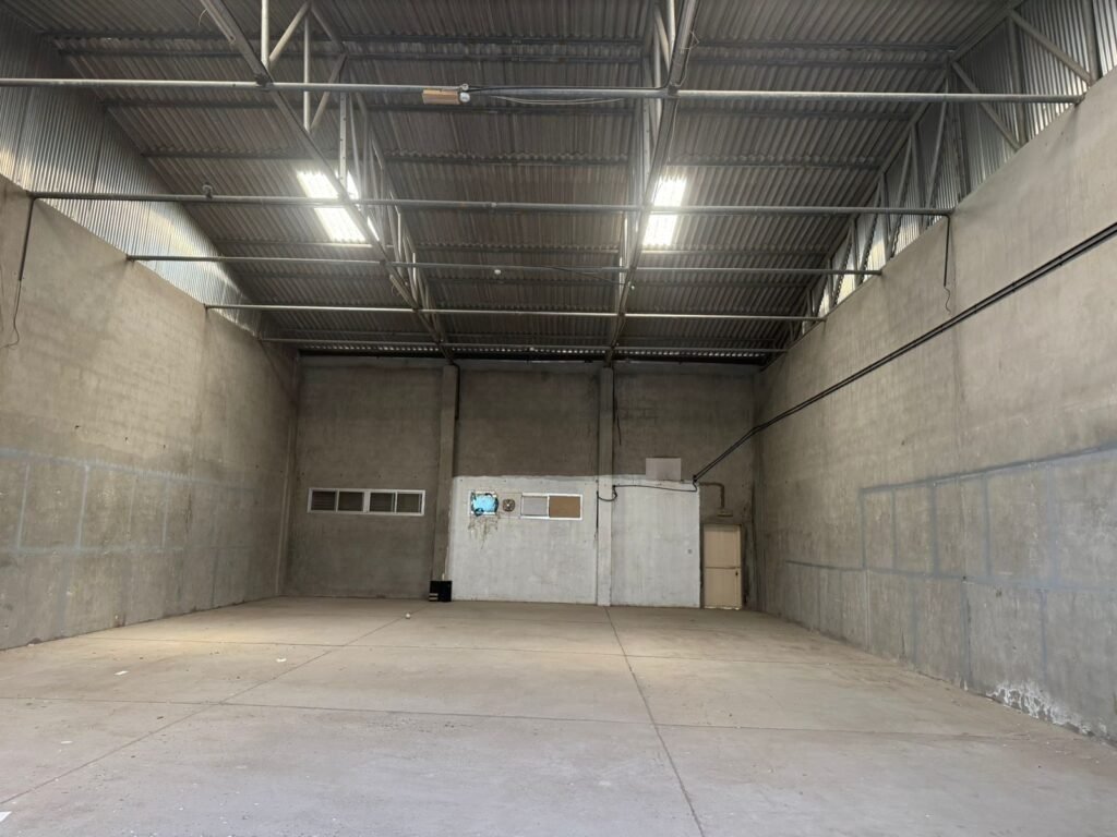 2800 Sq. FT Commercial Warehouse for rent in Ras Al Khor 2