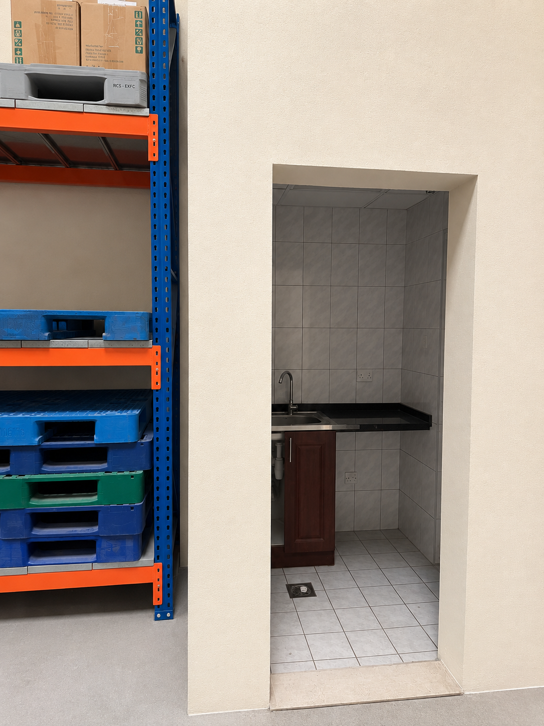 1,950 Sq. FT Commercial Warehouse for Rent in Ras Al Khor