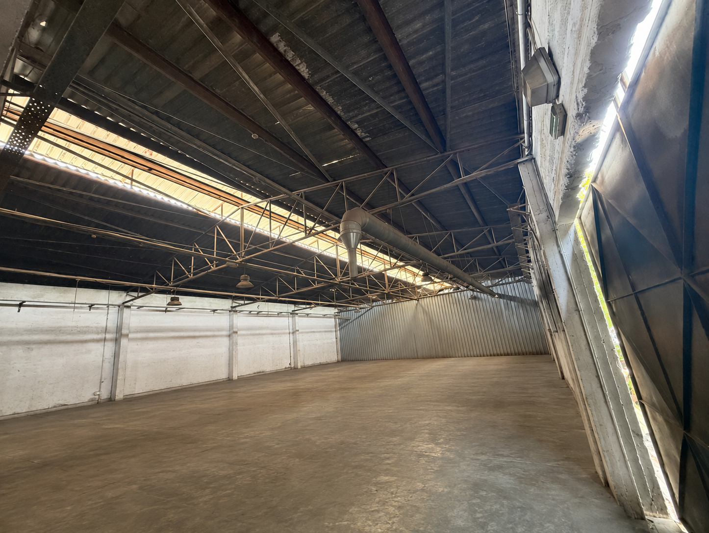 3,300 Sq. FT Commercial Warehouse for Rent in Umm Ramool