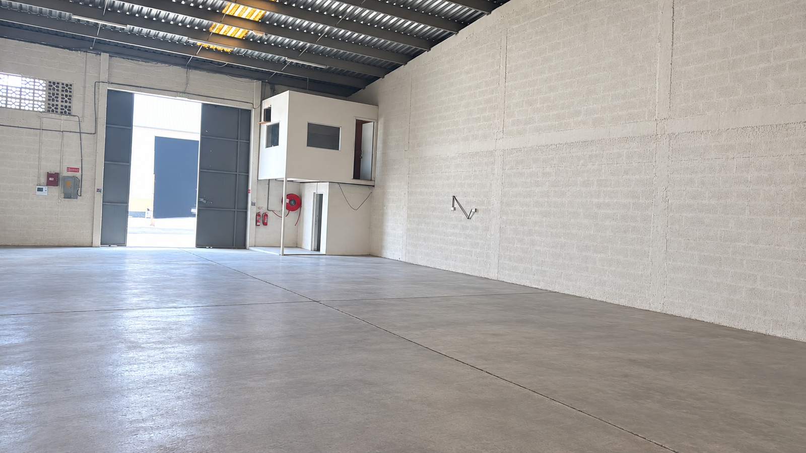 2,500 Sq. FT Road-Facing Commercial Warehouse for Rent in Ras Al Khor-Al Aweer