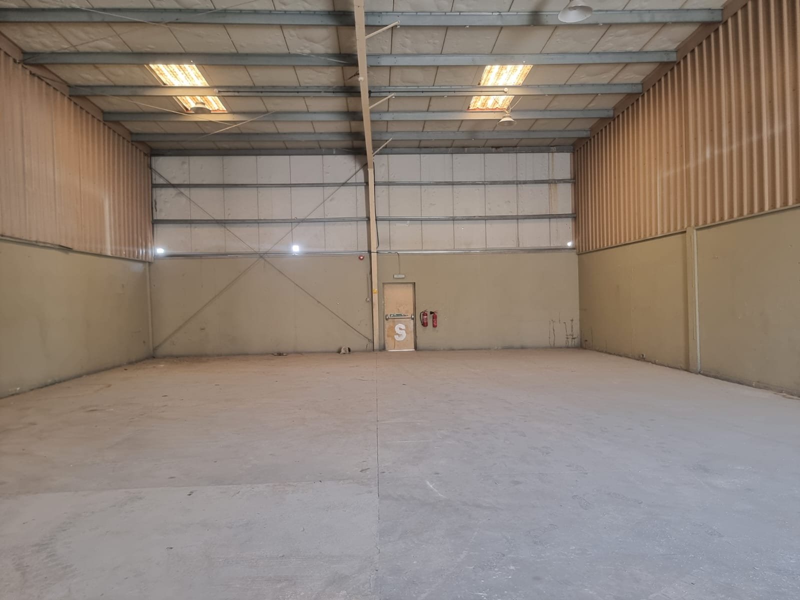 2,592 Sq. FT Commercial Warehouse for Rent in DIP 1